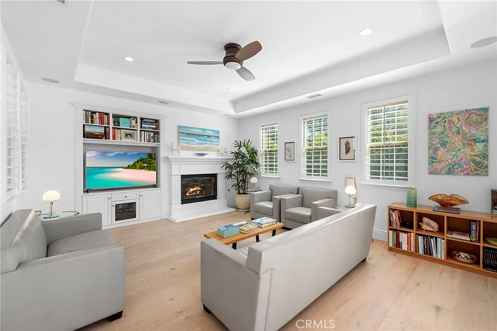 Living room with fireplace seating TV and bookshelf